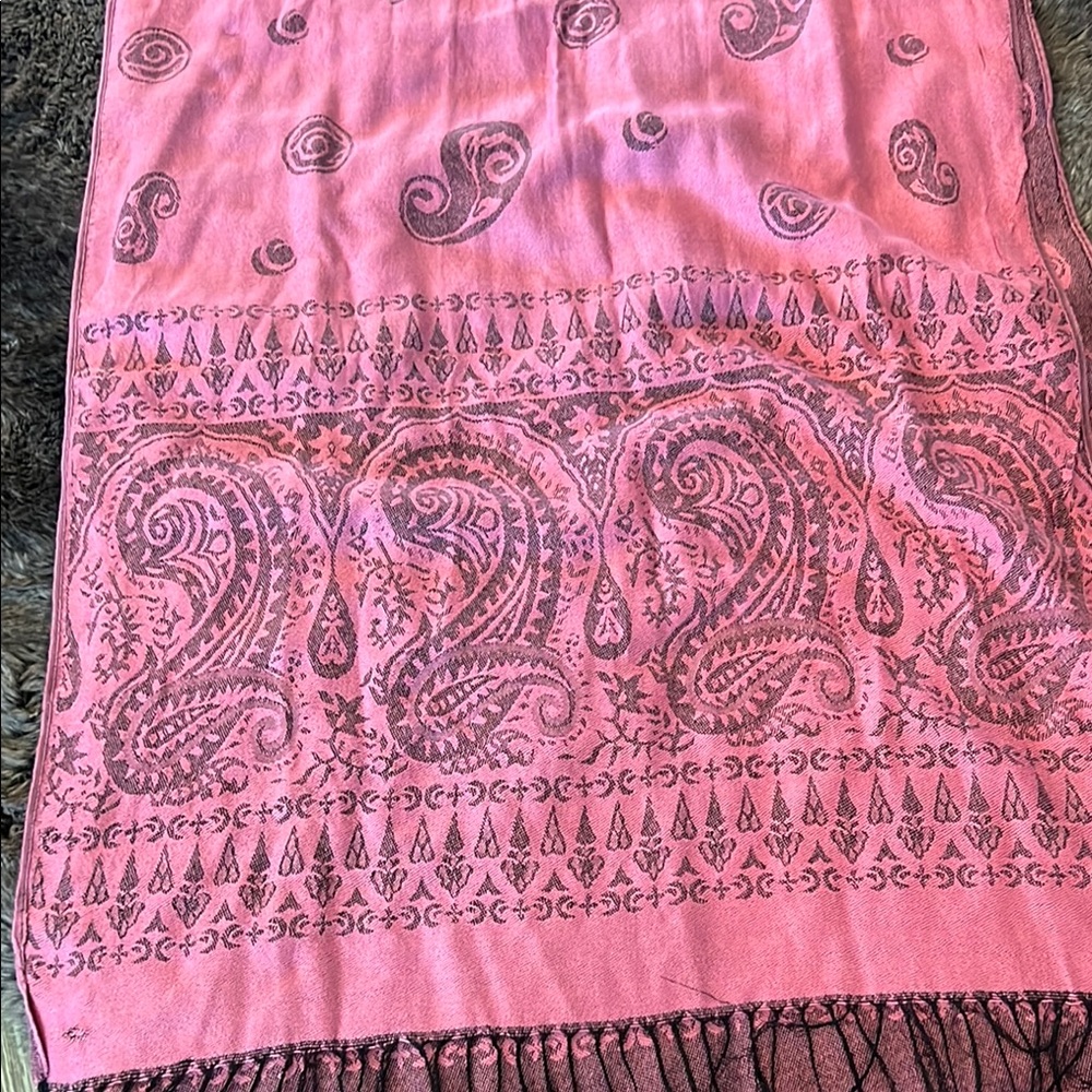 Elegant Pink Patterned Scarf - Picture 5 of 5